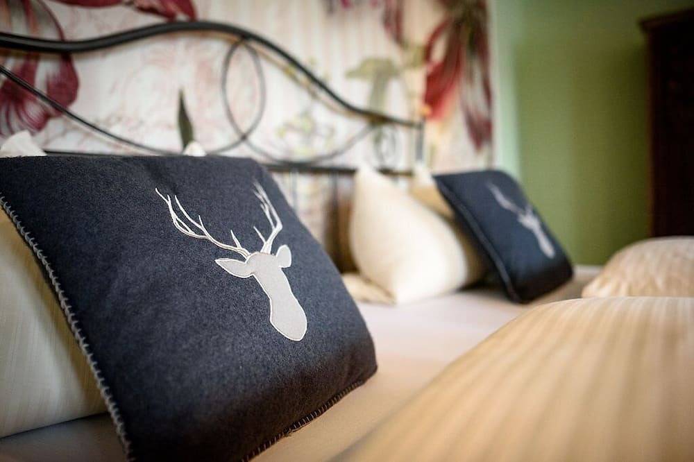 Ganze Wohnung, Large apartment with mountain views of Klostergut in the middle of nature! in Huglfing, Pfaffenwinkel