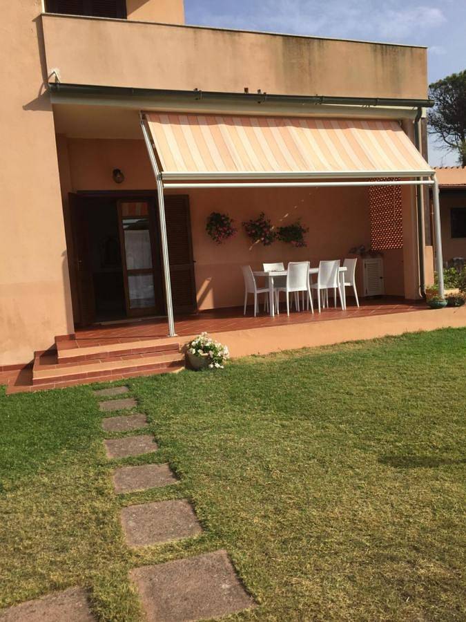 Ferienhaus für 6 Personen, mit Terrasse und Garten in Chia