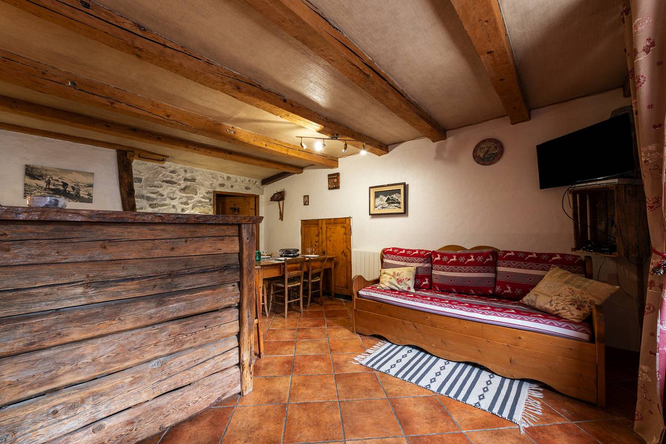 Ganzes Studio, Einzimmerapartment "2-4 Personen" mit Bergblick, privater Terrasse und Wlan in Beaufort (Rhône-Alpes), Albertville und Umgebung