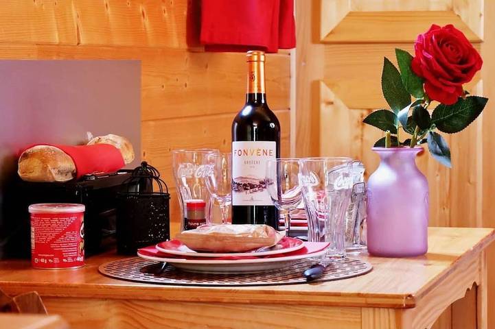 Gîte pour 2 personnes, avec jacuzzi ainsi que piscine et jardin, animaux acceptés dans Bruyères