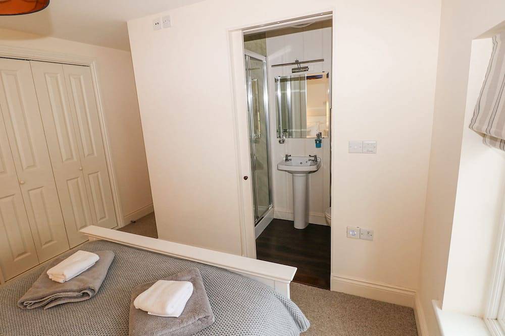 The Old Boathouse, pet friendly, with open fire in St Davids in Trefin, Pembrokeshire