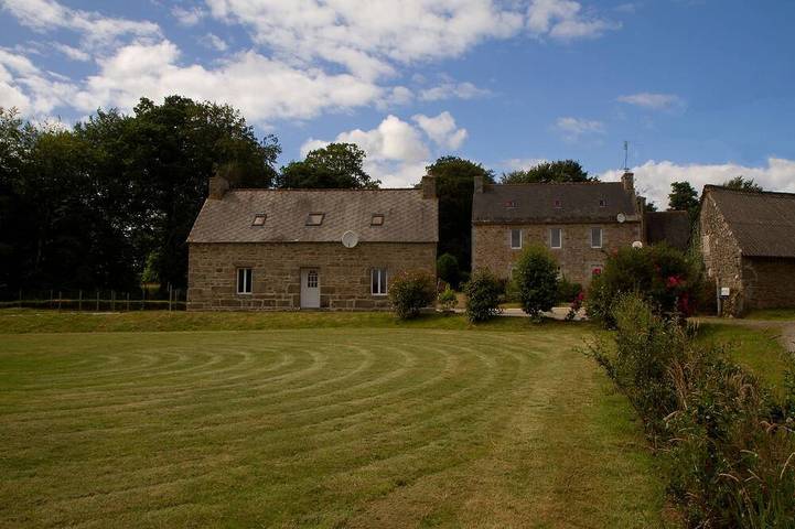 Agriturismo pour 14 personnes, avec jardin et terrasse à Lanrivain