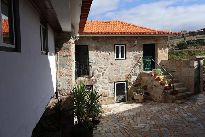 Casa de férias para 4 pessoas, com jardim e vista e ainda vista para o lago, com animais de estimação em Celorico de Basto