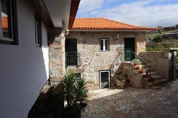 Location de vacances pour 4 personnes, avec vue ainsi que vue sur le lac et jardin, animaux acceptés à Celorico de Basto