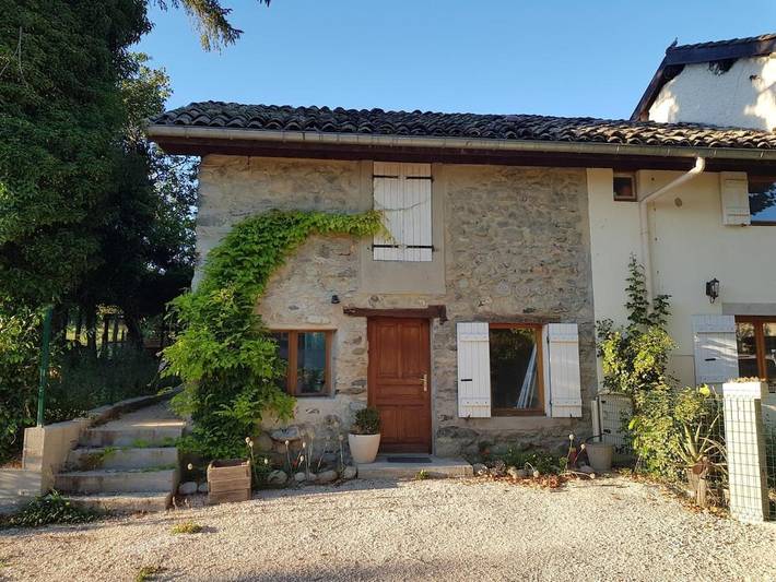 Location de vacances pour 4 personnes, avec terrasse et jardin à Jarrie