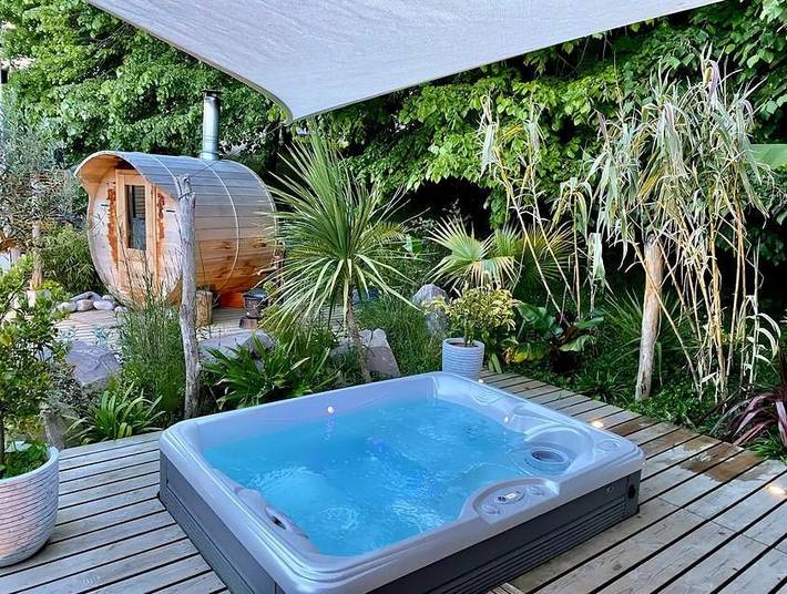 Gîte pour 2 personnes, avec terrasse et jacuzzi ainsi que jardin et sauna dans Plage de la Ville Berneuf - 2