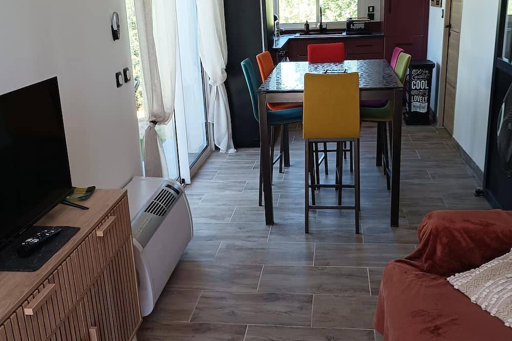Apartamento entero, New 2-room house in property annex in Green Provence in Forcalqueiret, Región Brignoles