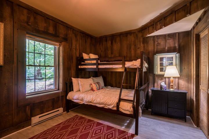 Log cabin for 22 people, with balcony and yard, with pets in Northern Virginia