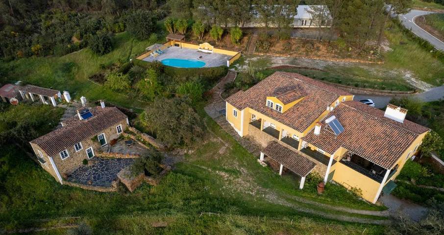 Casa rural para 13 personas, con Balcón y Terraza además de Jardín y Piscina en La Codosera
