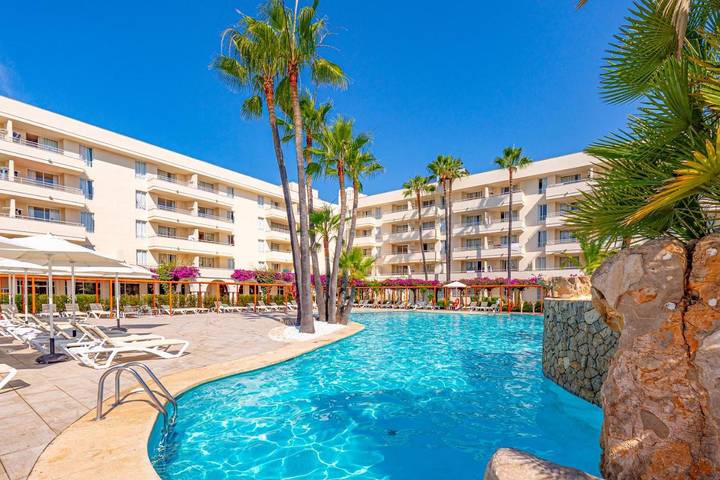 Hotel für 4 Personen, mit Terrasse und Garten sowie Pool in Sa Coma