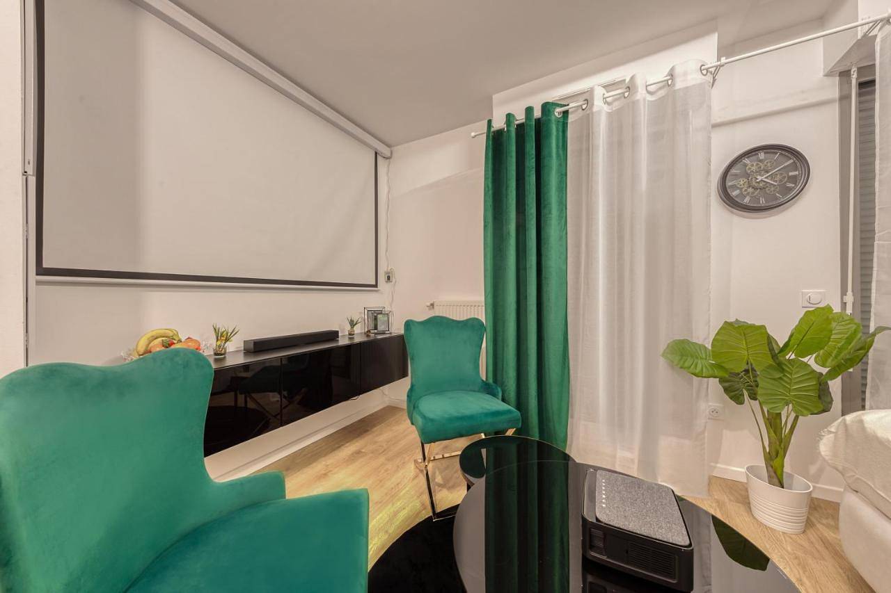 Appartement entier, One-Bedroom Apartment in Massy, Essonne
