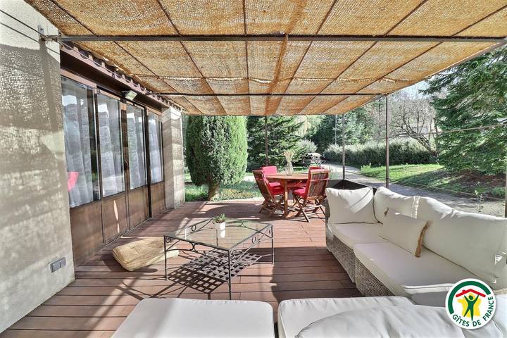 Gîte für 2 Personen, mit Whirlpool und Terrasse sowie Garten und Sauna in Rémuzat