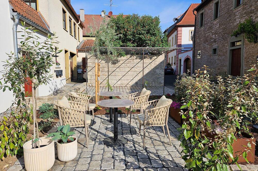 Ganze Wohnung, Ferienwohnung (45qm) mit Küche und Wlan in Sommerach, Fränkisches Weinland