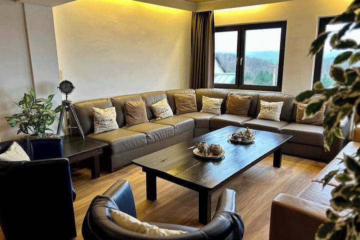 Ferienhaus für 18 Personen, mit Balkon und Garten sowie Sauna