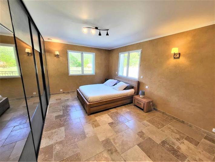 Location de vacances pour 8 personnes, avec balcon ainsi que piscine et jacuzzi à Peyroules - 2