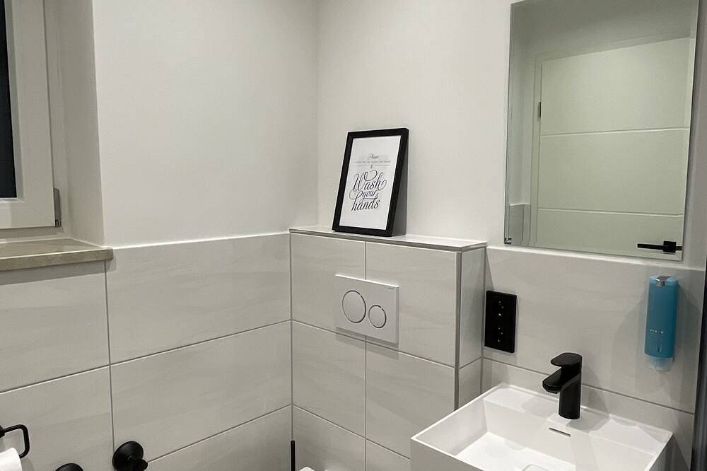 Ganze Wohnung, Komplett neu renoviertes Apartment in einer idyllischen Waldsiedlung in Hohenbrunn, Oberbayern