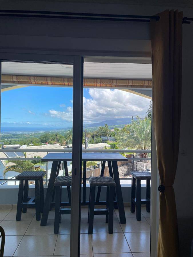 Location de vacances pour 2 personnes, avec jardin ainsi que jacuzzi et piscine dans Trois Mares - 3