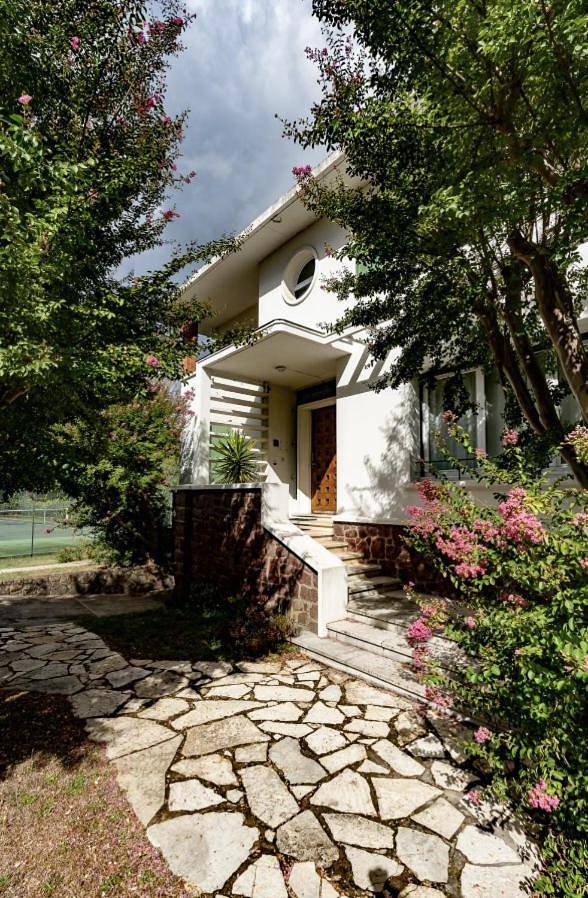 Gîte pour 2 personnes, avec jardin ainsi que piscine et terrasse à Labouheyre