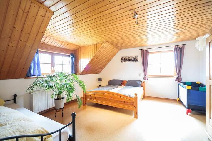 Ganze Wohnung, Helle Ferienwohnung \"Im Grünen\" in Bodenseenähe in Unterwaldhausen, Region Bodensee-Oberschwaben