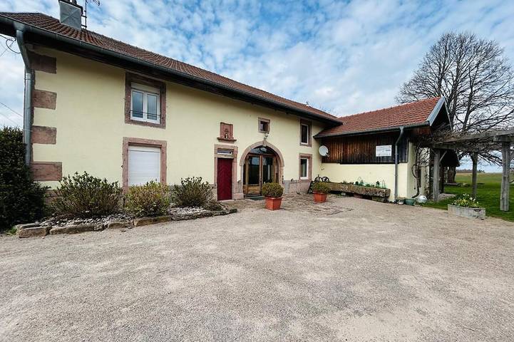 Maison de campagne pour 20 personnes, avec sauna et piscine ainsi que jacuzzi et jardin à Champdray