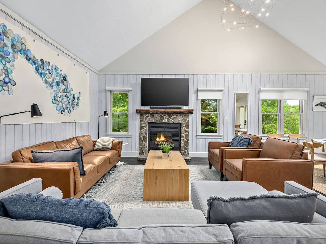 Spacious 3Br Cottage w Epic Patio Walk to Town in Saluda, Polk County NC