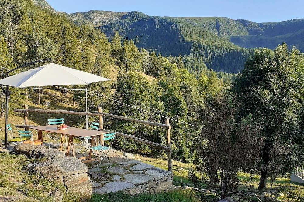 Encantadora casita en los pastos alpinos in Comune di Lillianes, Alpes del Valais