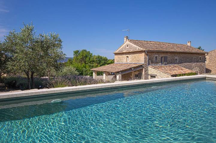 Ferienhaus für 6 Personen, mit Terrasse und Garten in Gordes