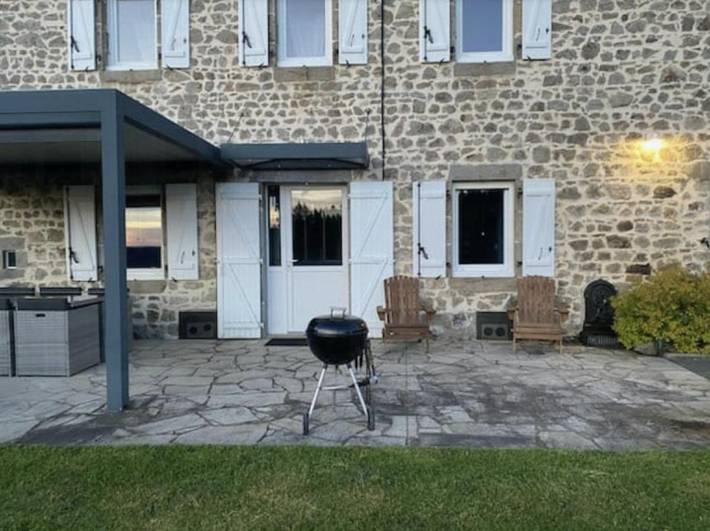 Gîte pour 6 personnes, avec sauna ainsi que jardin et terrasse dans Saint-Exupéry-les-Roches