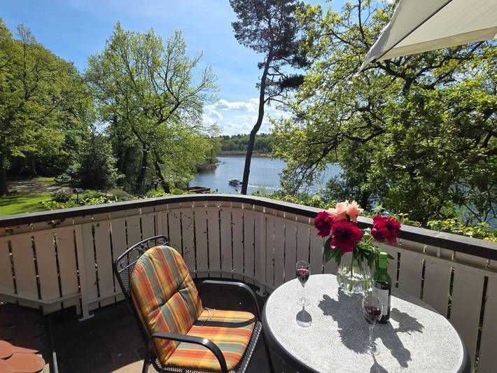 Ferienwohnung für 2 Personen, mit Seeblick und Garten an der Müritz