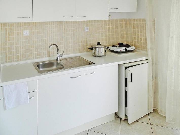 Entire apartment, Apartment in Foura with a balcony or terrace in Fourka, Cassandra