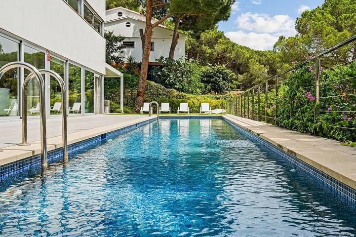 Villa für 8 Personen, mit Garten und Pool sowie Balkon - 1