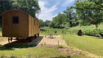 Cottage pour 4 personnes, avec terrasse ainsi que vue et jardin à Gaillac-d'Aveyron