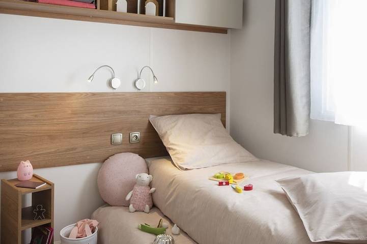 Location de vacances pour 6 personnes, avec sauna ainsi que jardin et piscine à Saint-Privat-de-Champclos - 2