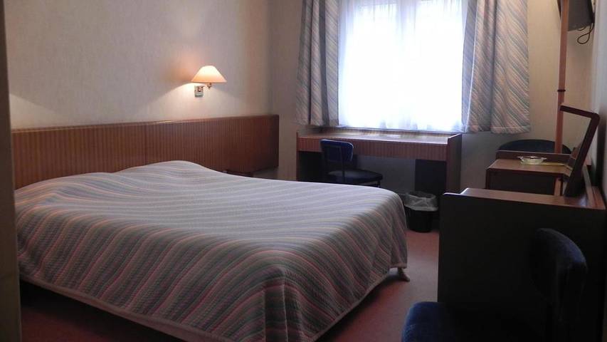 Hôtel pour 3 personnes, avec terrasse, animaux acceptés à Verneuil-sur-Avre - 2