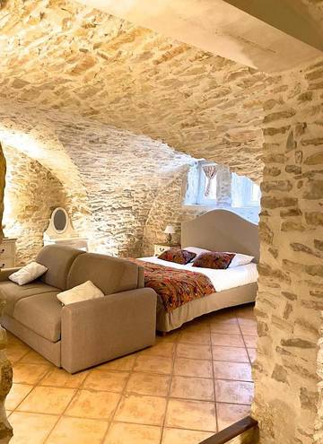 Chambre d’hôte pour 2 personnes, avec vue et jardin, animaux acceptés à Lirac