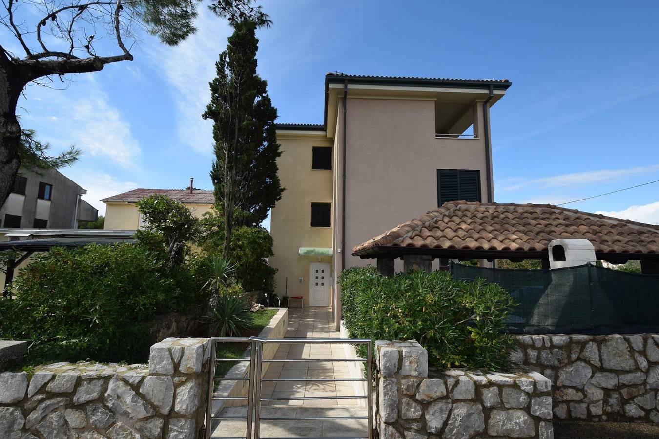 Entire apartment, One bedroom apartment with terrace and sea view Punat (Krk) A-20408-b in Punat, Krk