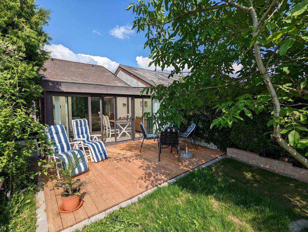 Garden View Apartment in Gemeinde Breitenbrunn am Neusiedler See, Leithaberg