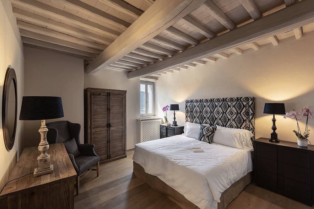 Villa Sovrana - Ten Bedroom Villa, Sleeps 20 in Perugia, Perugia Province