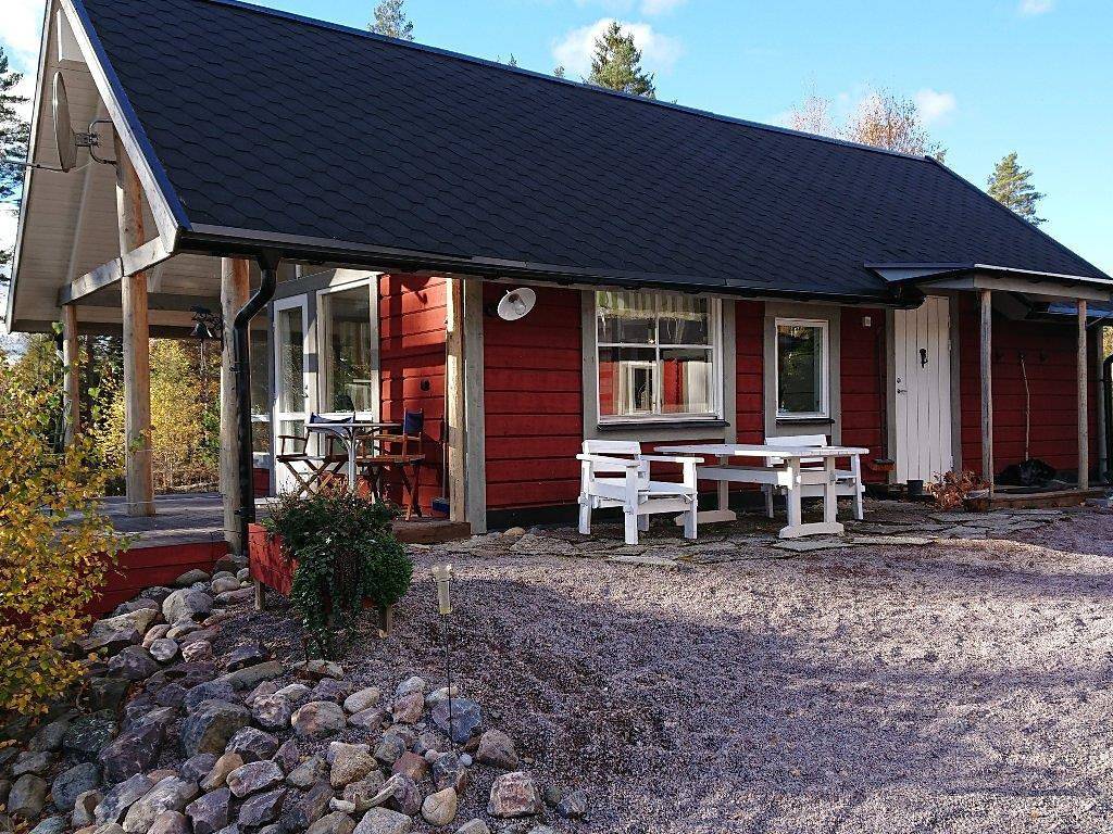 Stuga för 6 Personer, med sjöutsikt samt bastu och terass och trädgård, med husdjur