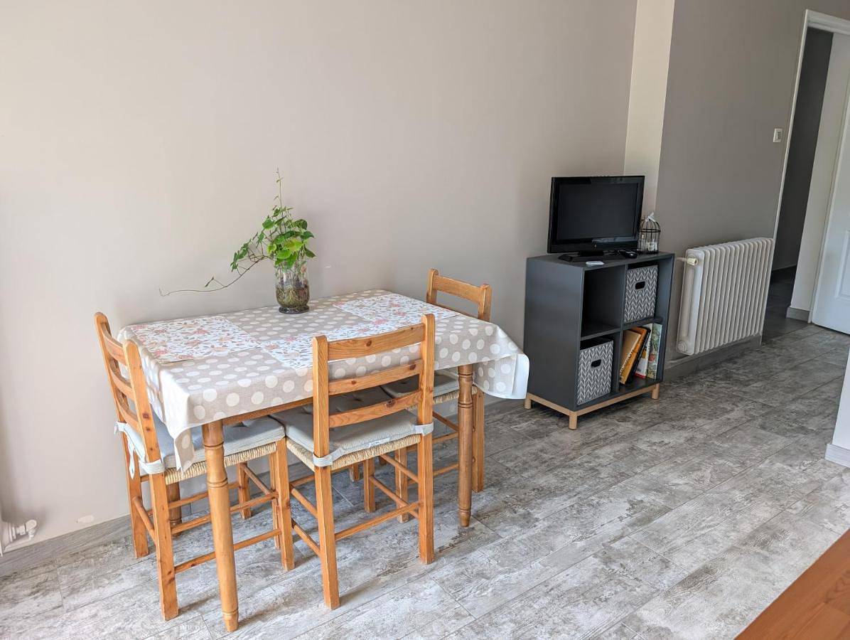 Appartement entier, One-Bedroom Apartment in Sorbiers, Loire