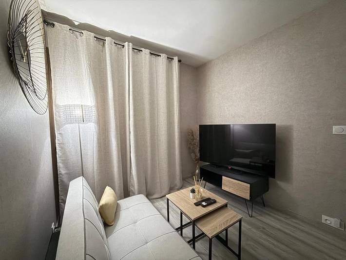Gîte pour 4 personnes, avec Balcon ainsi que Jacuzzi et Terrasse à Le Mée-sur-Seine