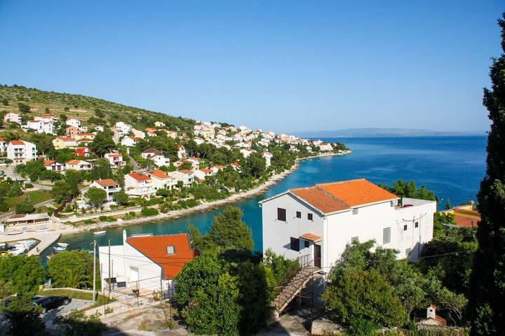 Gîte pour 6 personnes, avec terrasse à Okrug Gornji - 2