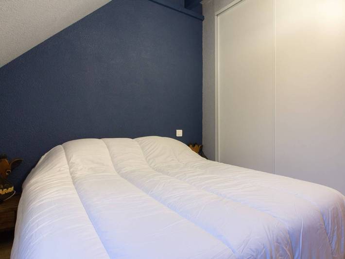 Cozy 3-Level Chalet for 7 with Terrace, Parking, Near Ski Lift in Cauterets, Pyrenees National Park