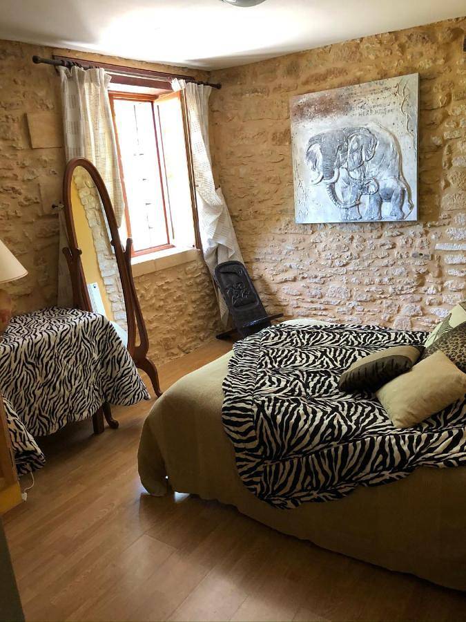 Chambre d’hôte pour 2 personnes, avec Terrasse et Jacuzzi ainsi que Jardin et Piscine à Proissans