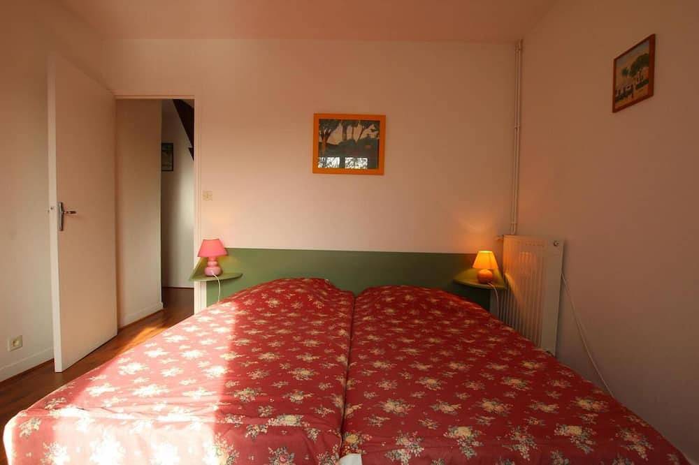 Gîte de 8 personnes dans un style Normand Situé à Ancteville, proche de la mer in Saint-Sauveur-Lendelin, Région de Coutances