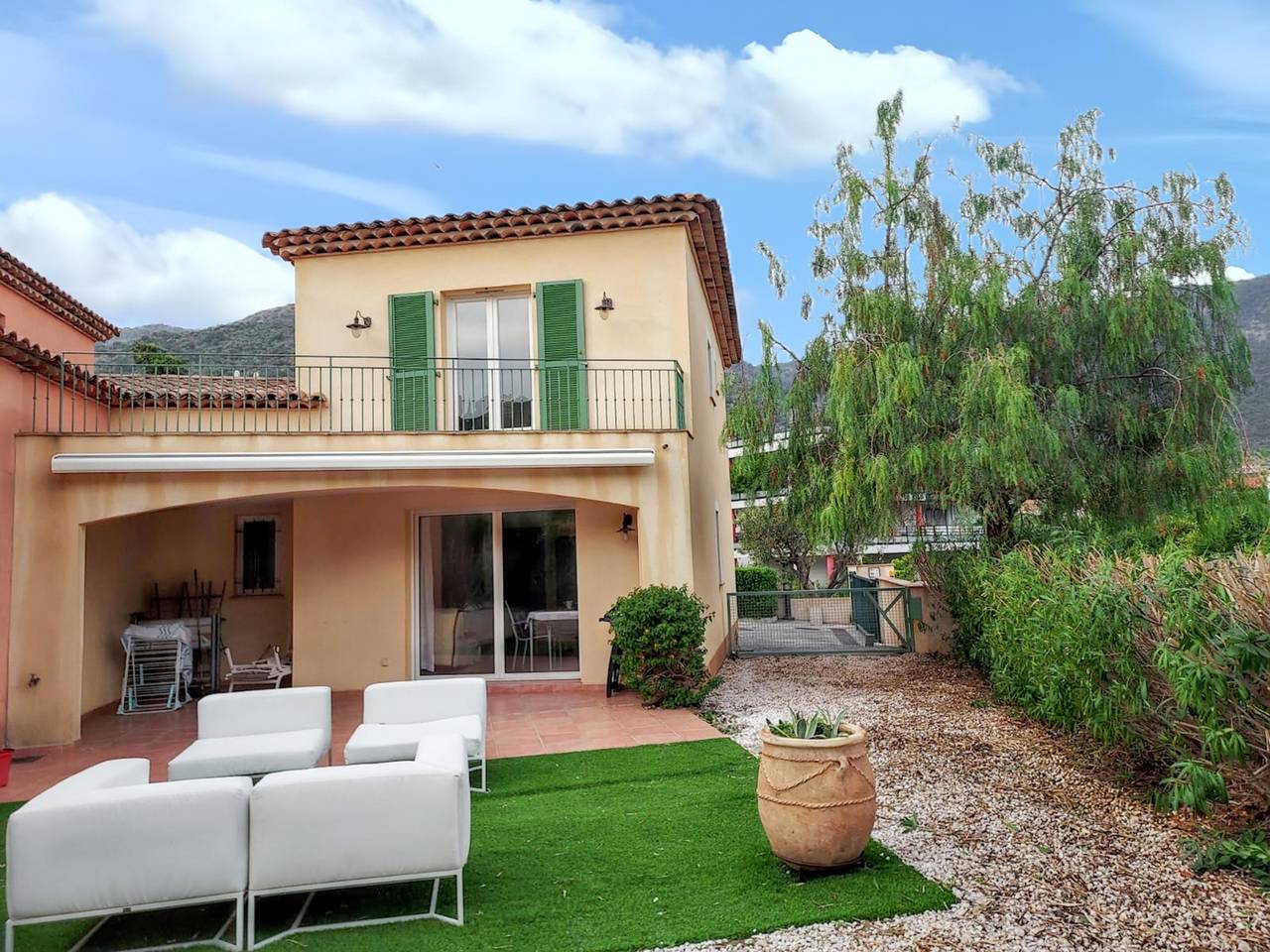 Komfortables Ferienhaus mit Garten und Terrasse in Lavandou in Le Lavandou, Parc national Port-Cros