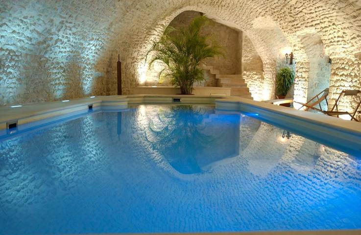 Hôtel pour 2 personnes, avec Terrasse et Jacuzzi ainsi que Jardin et Piscine à Vault-de-Lugny