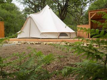 Cottage pour 4 personnes, avec jardin et vue sur le lac ainsi que terrasse et vue à Le Vigeant