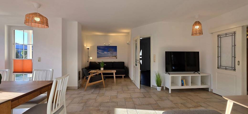 Großzügiges Ferienhaus mit Rosengarten, Terrasse und Nähe zum Sandstrand in Graal-Müritz in Graal-Müritz, Rostock et ses environs