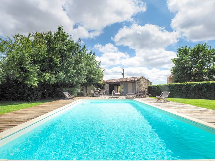 Location de vacances pour 7 personnes, avec jardin et piscine à Saint-Laurent-de-la-Salle